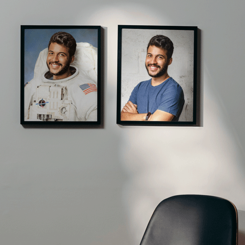 Mann als Astronaut auf Poster an der Wand